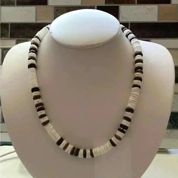 Source Unknown Jewelry - Puka Shell Seashell coconut, wooden beads Natural Necklace Choker Coastal 18”
